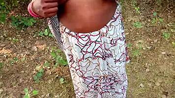 Everbest painful fuck indian aunty outdoor in jungle