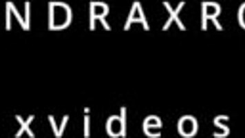 mi casero viene a cobrar el mes y yo le pago dejandome follar mi estrecha vagina