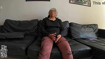 jovencita provinciana me pide ir a verla porque quiere probar su primer vídeo porno