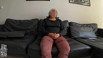 jovencita provinciana me pide ir a verla porque quiere probar su primer vídeo porno