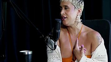 seu forte é exibição se sente autêntica tem falta das preliminares não sai com homens sem planos e quando beijou mulheres - just joana watch on sheer red