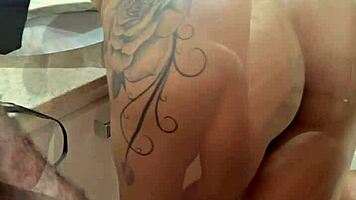 i went down for ifood and my neighbor invited me in