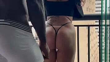 i went down for ifood and my neighbor invited me in