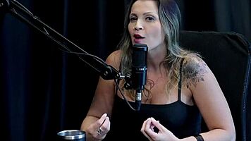 A Familia Virou A Cara Gravou Com Carlos Urach Grava Com Assinantes E O Que Ela Tem Vontade De Gravar - Agatha Mama Watch On Sheer Red