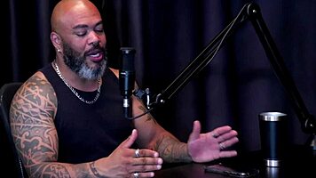 A Familia Virou A Cara Gravou Com Carlos Urach Grava Com Assinantes E O Que Ela Tem Vontade De Gravar - Agatha Mama Watch On Sheer Red