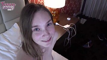 Sperma in Babysitter-Arsch Seth Brogan fickt Blonde Claire Roos