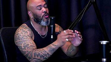 Recent start in content creation, tourism background, performed in a scene with interested client - Agatha Mama.