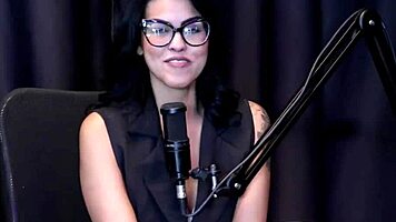 Intense best moments of Julia Fontanelli in preliminares podcast with Bia Hot part 2