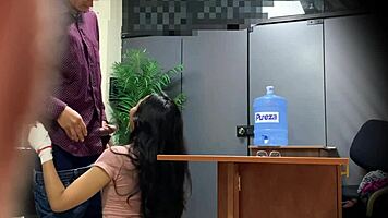 Universitaria Nataly Haciendo Practicas de Derecho en la Facultad de U Cat�lica de Chile Camara Espia