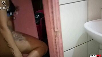mike hot vai banheiro punheta fã danny hot cai piroca marido fuder quarto