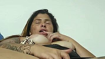 Young amateur usa flashing exhibitionist in short skirt attracting older men