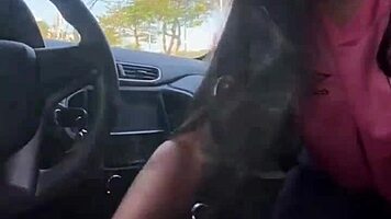 Kriok novinha caught giving blowjob in car daylight