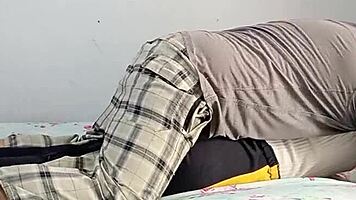 estudiante universitaria estuvo con la regla pero no le importó a su hermanastro y se la follo durisimo