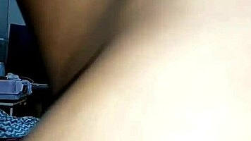 I'm strolling naked in the public park