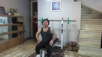 academia proibida sexo selvagem entre pesos e esteiras