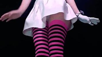 Bonneyuwu Peeing in Bottle Fun