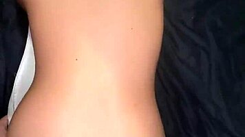 une thaïlandaise de 18 ans se fait baiser hard et reçoit une énorme creampie