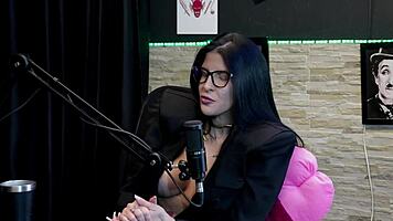 nunca transou na mesa de sinuca o cliente gostava de um fio terra deu a buceta no avi�o e chegou a receber 23 buqu�s de flores mas - leticia braga watch on sheer red