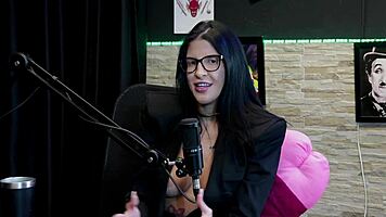 nunca transou na mesa de sinuca o cliente gostava de um fio terra deu a buceta no avi�o e chegou a receber 23 buqu�s de flores mas - leticia braga watch on sheer red