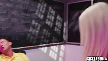 Big cock teen 18+ shemales khloe kay and tranny izzy wilde mouth fucked coach