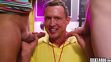 Big cock teen 18+ shemales khloe kay and tranny izzy wilde mouth fucked coach