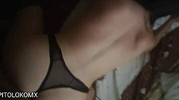 jovencita caliente montando rico y acabando en perrito duro 😍