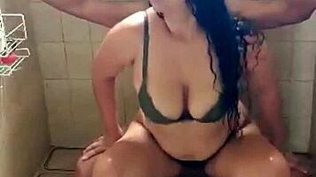 me quedo solo en casa con mi hermanastra