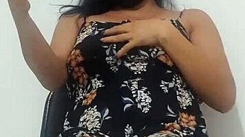 woman dancing showing her ass and tits very good