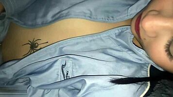 la hermanastra latina olvidó ponerse las bragas