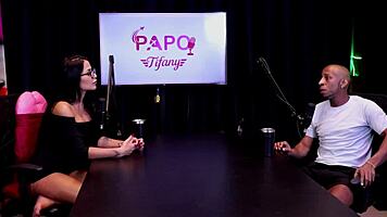 Negão coloca a mulata safada pra mamar gostoso em seu pau grande - negro top oficial 😈