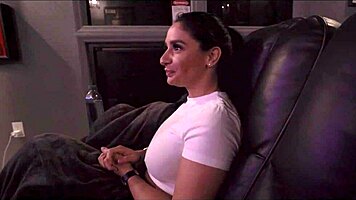 Suggestive Theater Fun With Hot Milf Sheena Ryder