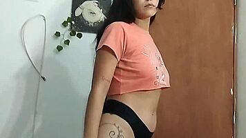 pov me toca compartir habitacion con una chica traviesa y esto sucede - porno en espanol