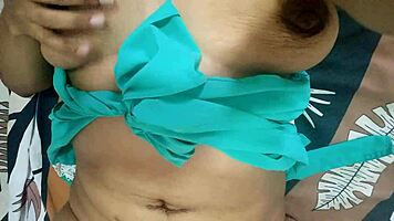 casero bien rico para mis fans le doy masajes a mi coño y mis grandes tetas