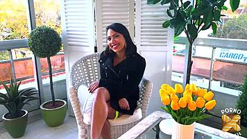 Christina Rencontre Sally et S'initie aux Plaisirs Lesbiens