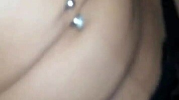 descubro a mi hermanastra masturbándose y por mi silencio me deja follarla 😈