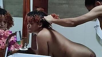 jovem casal filma porno amador em banheiro de hotel with huge cock deepthroat and creampie