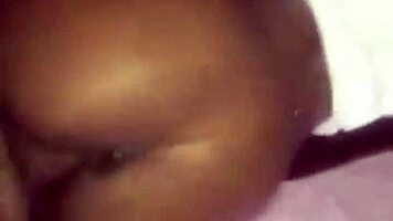 la skinny aime les grosses bites noires en chevauchant