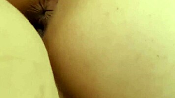 a mi vecina le gusta tanto la banana que ahora tiene ganas de la mia - porno en español