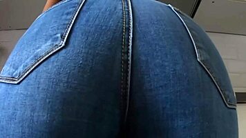 Llega A Casa Y Encuentra Madrastra Lavando Platos Rapidito Por Detras Con Corrida