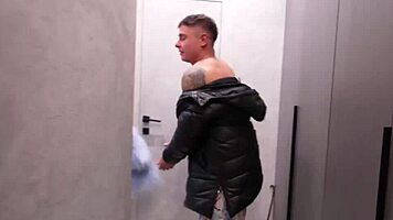 Spying on passionate outdoor fuck