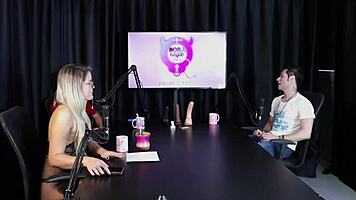 Loira Feels Heat, Strips After Guest's Remark in Swingers House