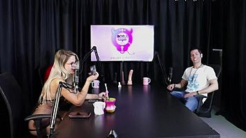 Loira Feels Heat, Strips After Guest's Remark in Swingers House