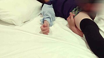 マン汁と精液で音がヤバくて恥ずかしいよ ニーソの女子高生コスプレで中出し おチンポ大好きフェラがやめられない 素人撮影 クンニ 制服