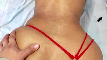 Oh dios mio mi padrastro esta obsesionado con mi gran culo solo quiero darme anal todo el dia