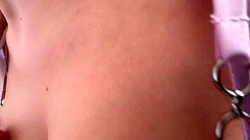 Sensuel bryst sugning, bløde kys og ægte sex for amatørpar