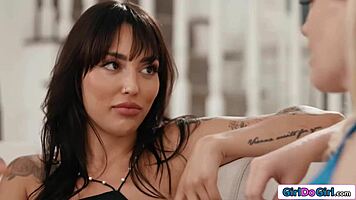 My roommate sniffs panties just like me 😜