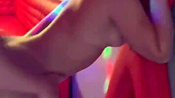 fiz dupla penetra��o com os personal trainers da academia enquanto meu marido corno estava em casa