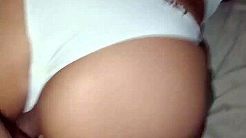 hermana caliente con short sexy esas nalgas tienen hambre te puedes comer mi polla rapidito roberto no tarda en llegar