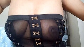 pervertida hijastra traviesa haciendo squirting y se pone toda una loca masturbandose