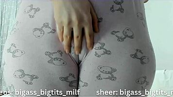 i'm lookin at the cameltoe